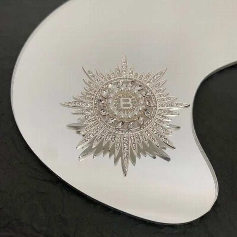 Balenciaga Brooch 05lyr08